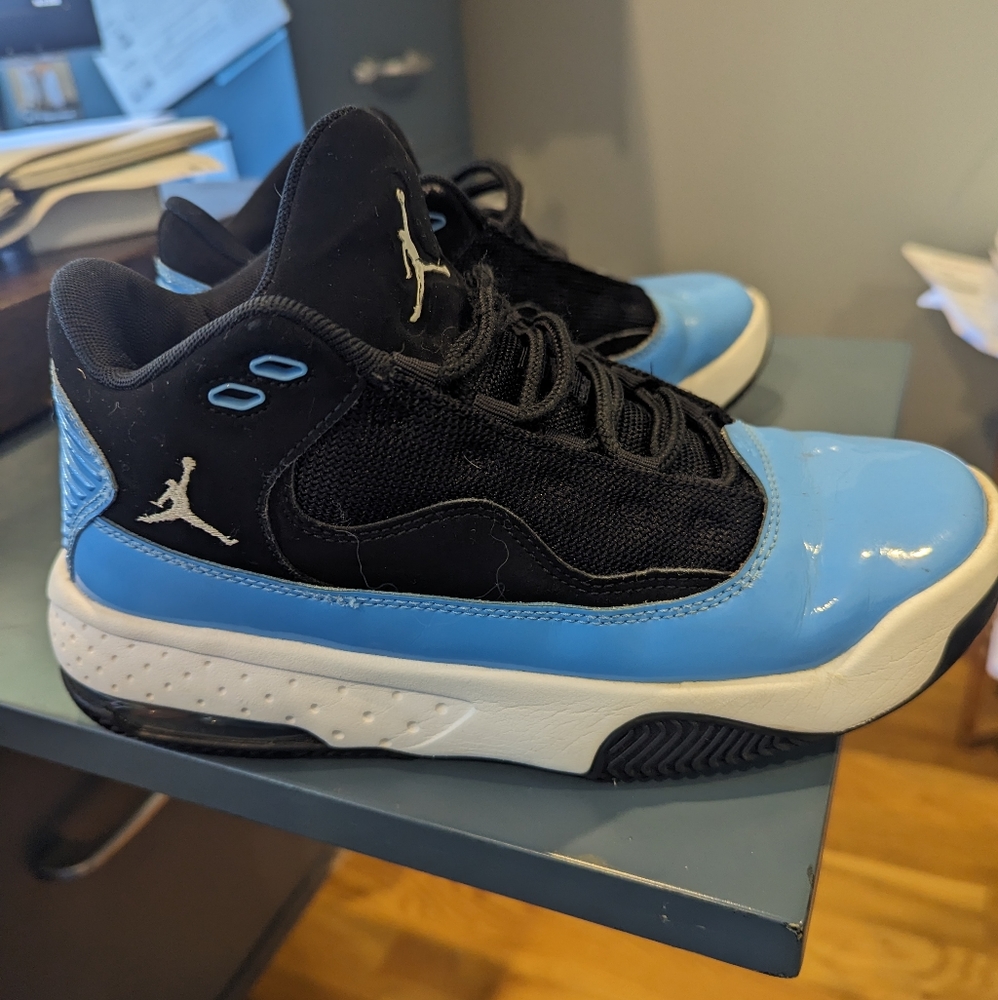 Jordan Max Aura 2, 5Y, Black, University Blue